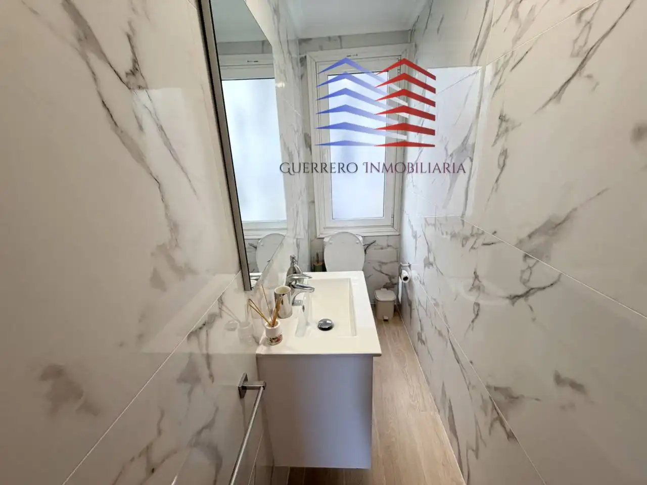 Bany de Apartament de lloguer en O Carballiño   amb Calefacció, Parquet i Moblat