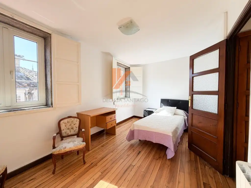 Habitación de Piso en venta en Santiago de Compostela  con Horno