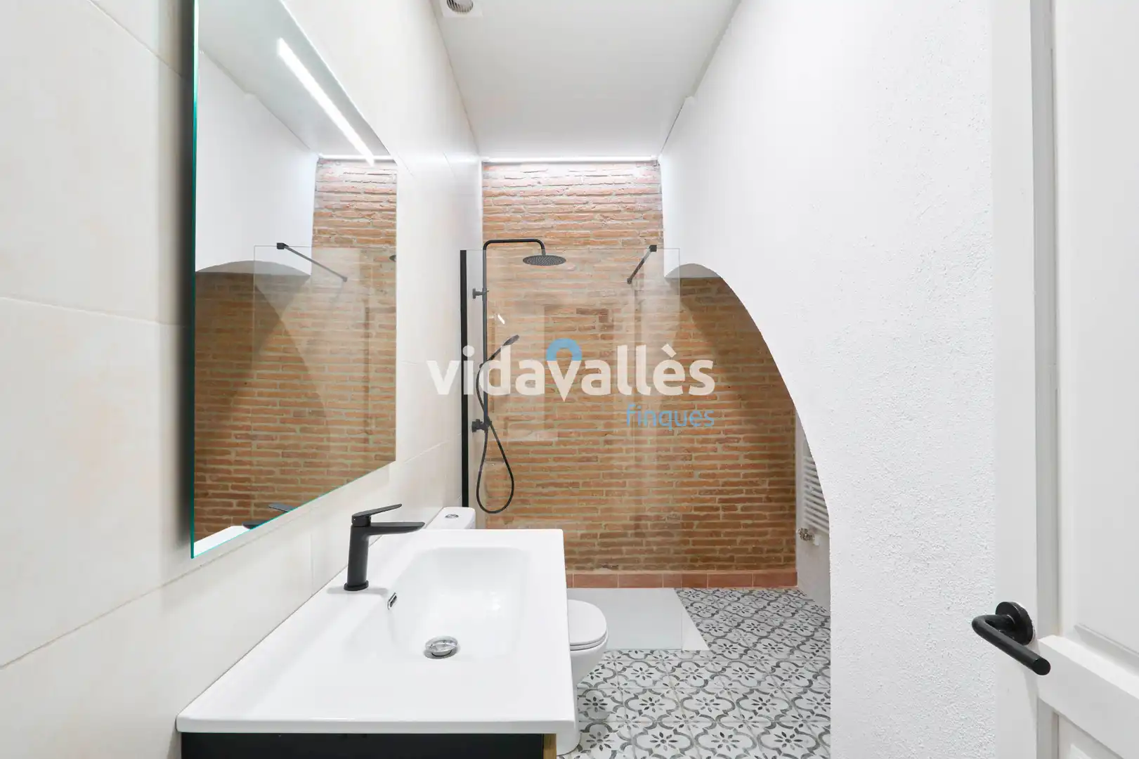 Bany de Casa o xalet en venda en Llinars del Vallès amb Calefacció, Terrassa i Forn