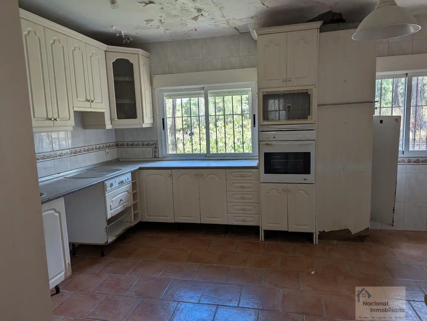 Cuina de Casa o xalet en venda en Marugán amb Calefacció, Traster i Alarma