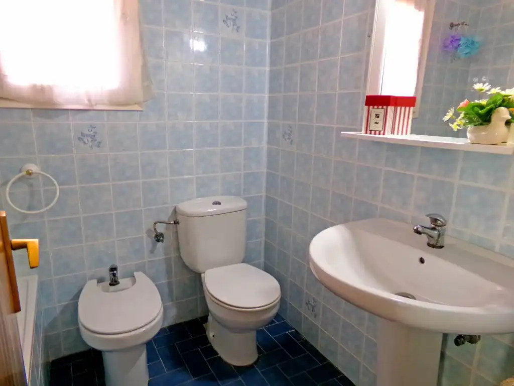 Bathroom of Apartments for sale in L'Escala