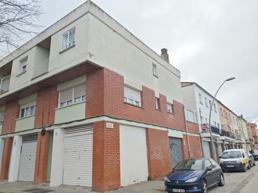 Maison mitoyenne avec balcon à vendre à Plaça del Canigó
