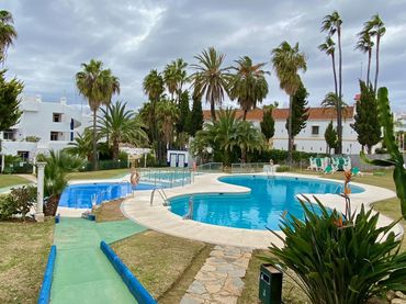 Pis amb piscina en venda a Calahonda