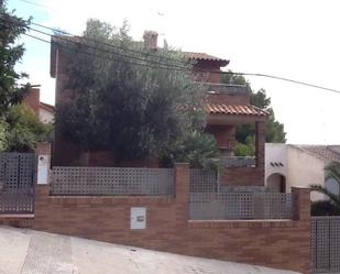 Vista exterior de Casa o xalet en venda en Calafell amb Jardí privat
