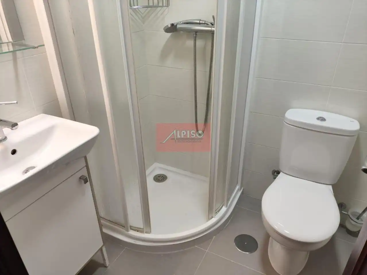 Bathroom of Flat for rent in Ourense Capital   with Air Conditioner, Heating and Parquet flooring