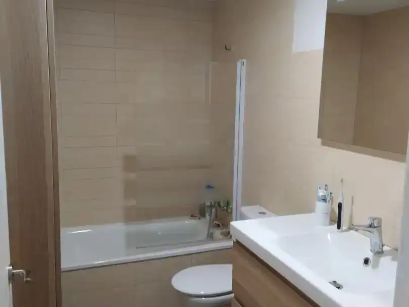 Bany de Pis en venda en Villalobón amb Parquet, Traster i Moblat