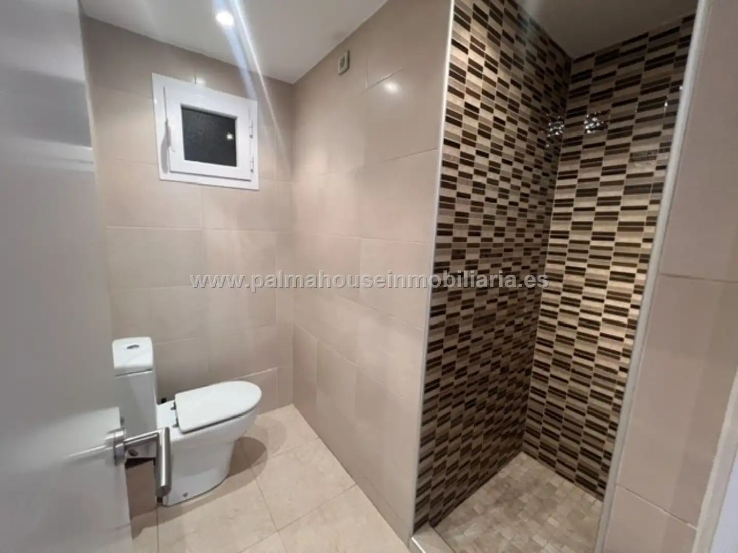 Baño de Piso en venta en  Palma de Mallorca con Aire acondicionado, Parquet y Terraza