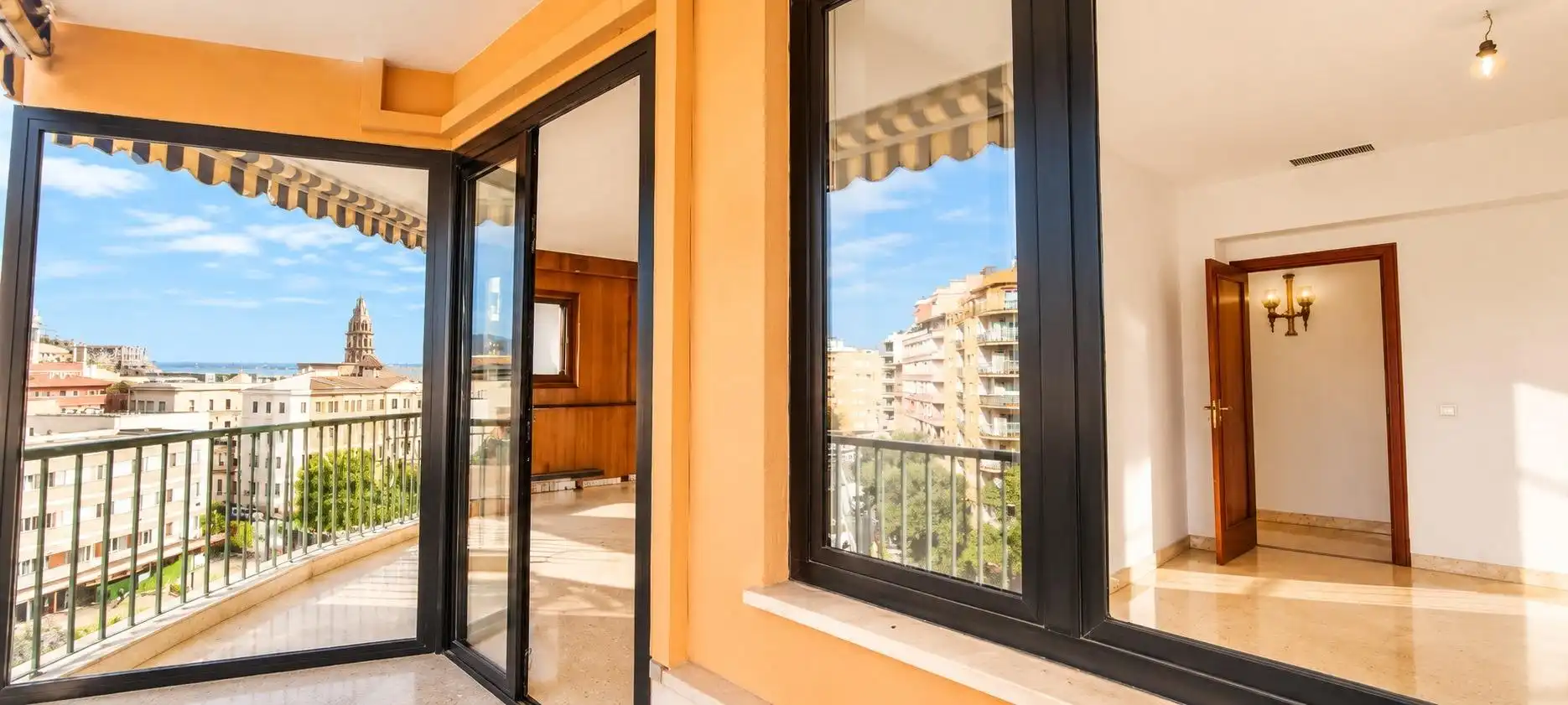 Balcony of Flat for sale in Llevant