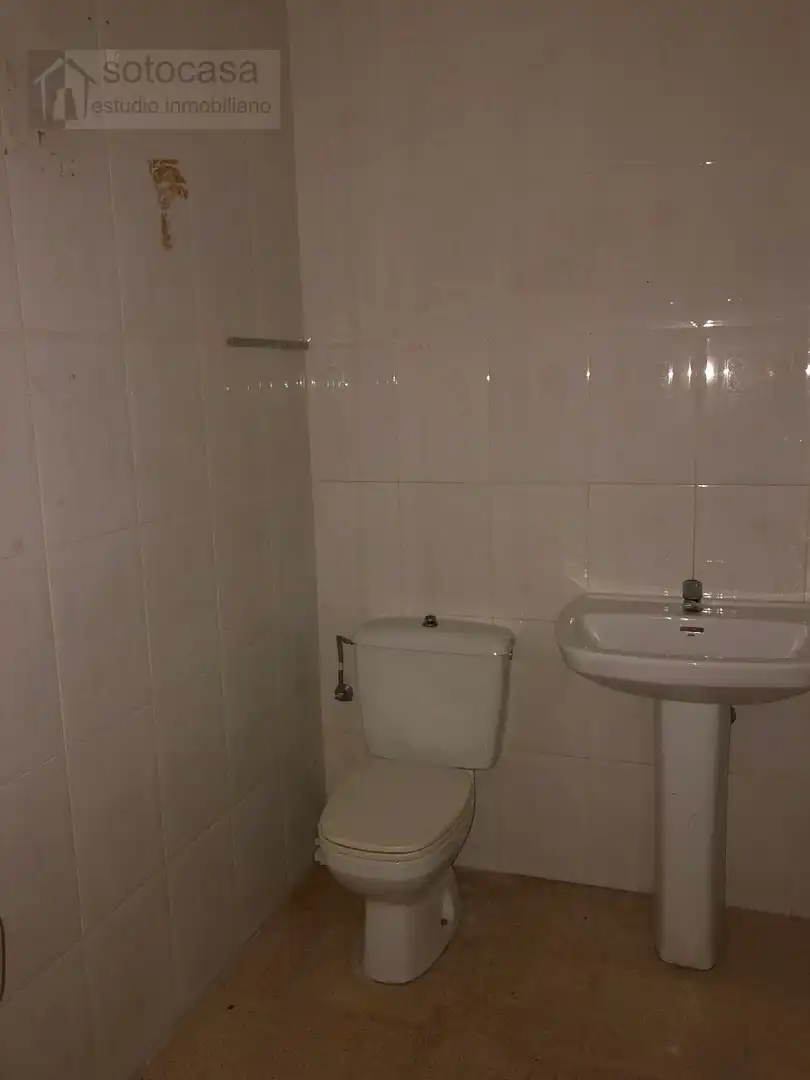 Bany de Local en venda en Cistérniga
