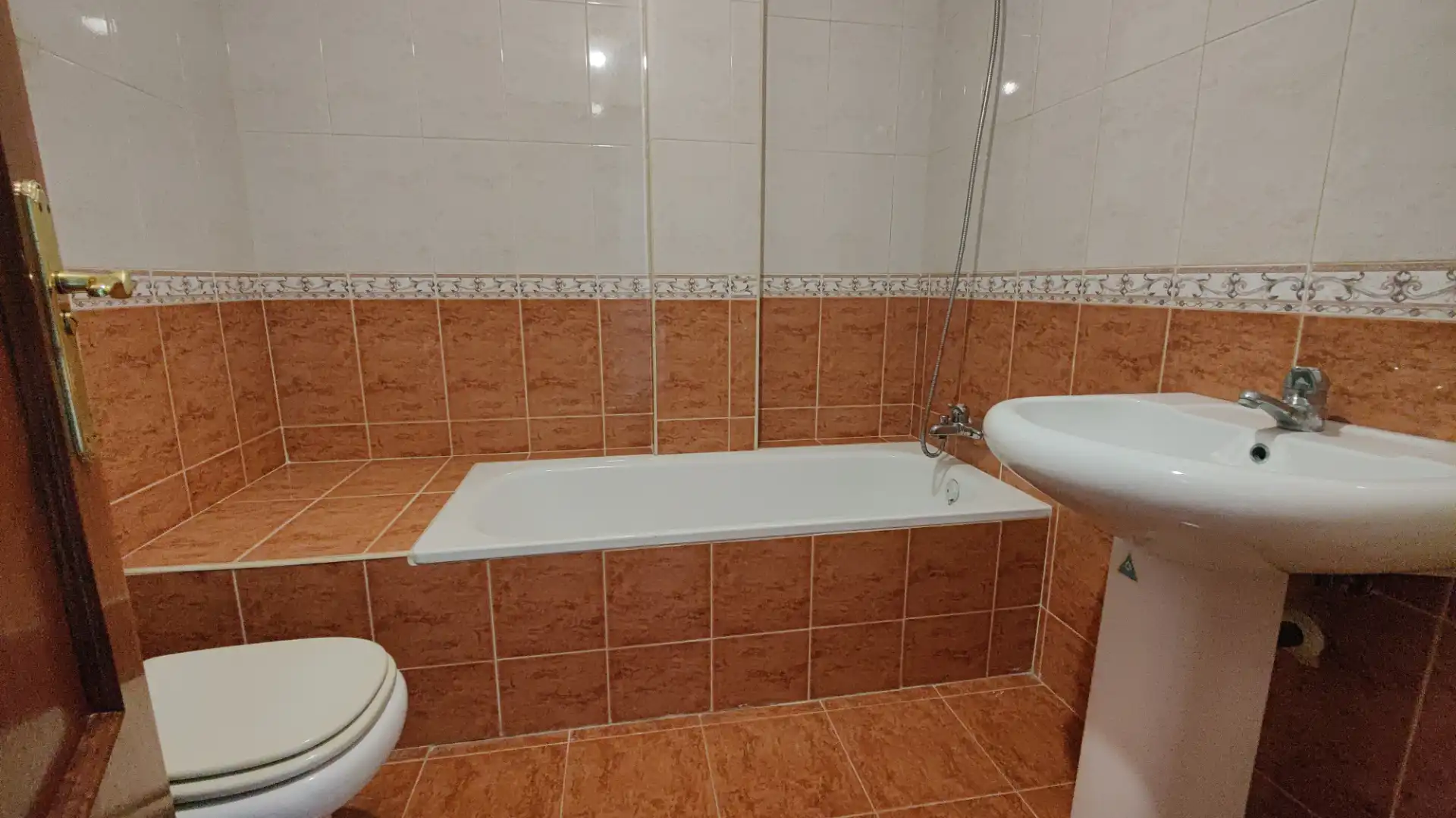 Baño de Casa adosada en venta en Huétor Vega con Calefacción, Jardín privado y Piscina