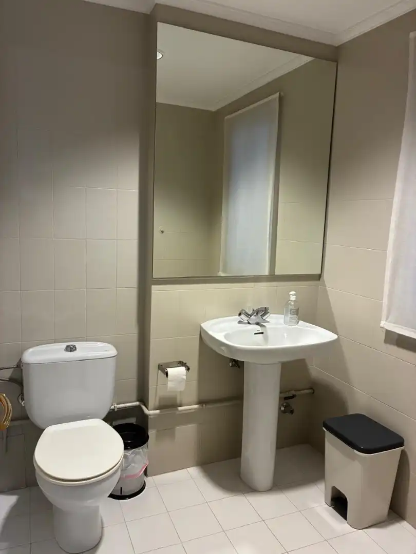 Badezimmer von Geschaftsraum zur Miete in Lugo mit Heizung