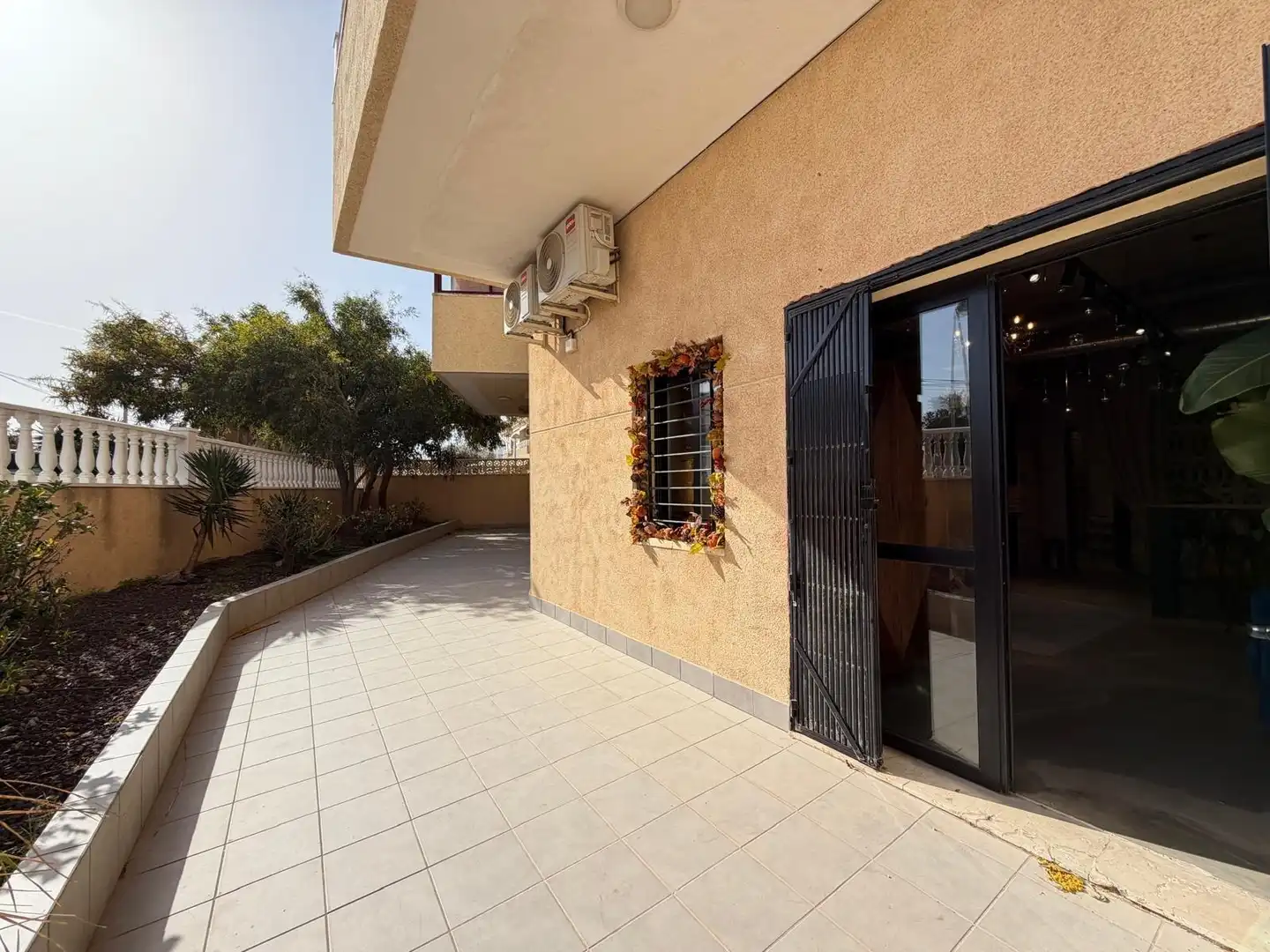 Terrassa de Local en venda en Torrevieja amb Aire condicionat i Moblat
