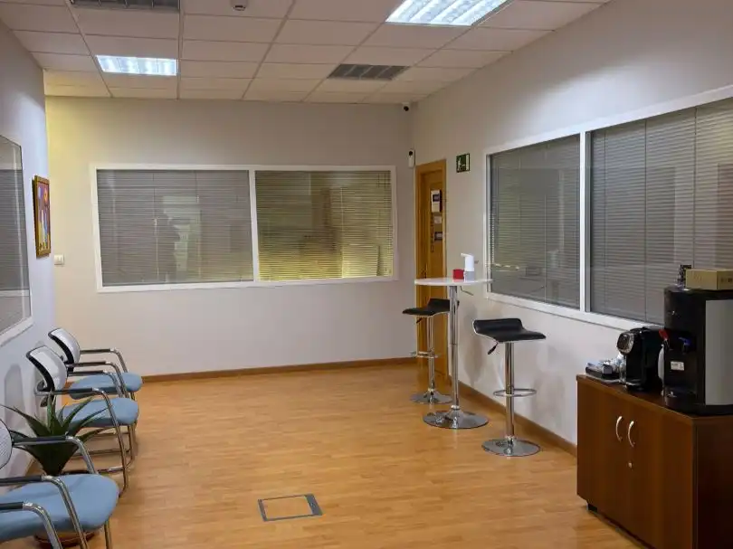 Büro zur Miete in Almendralejo mit Klimaanlage, Heizung und Möbliert