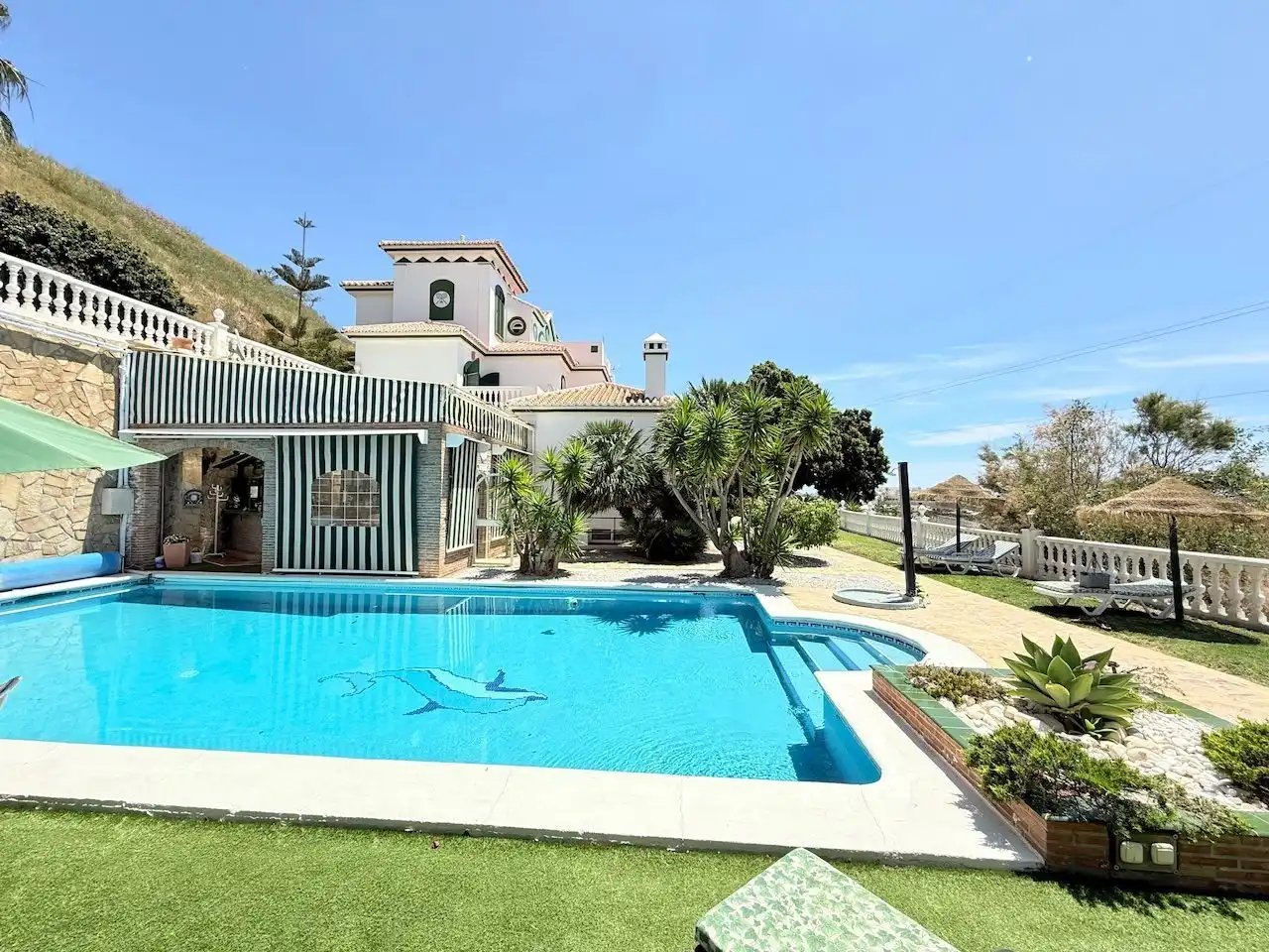Vista exterior de Casa o xalet en venda en Torrox amb Aire condicionat, Calefacció i Jardí privat
