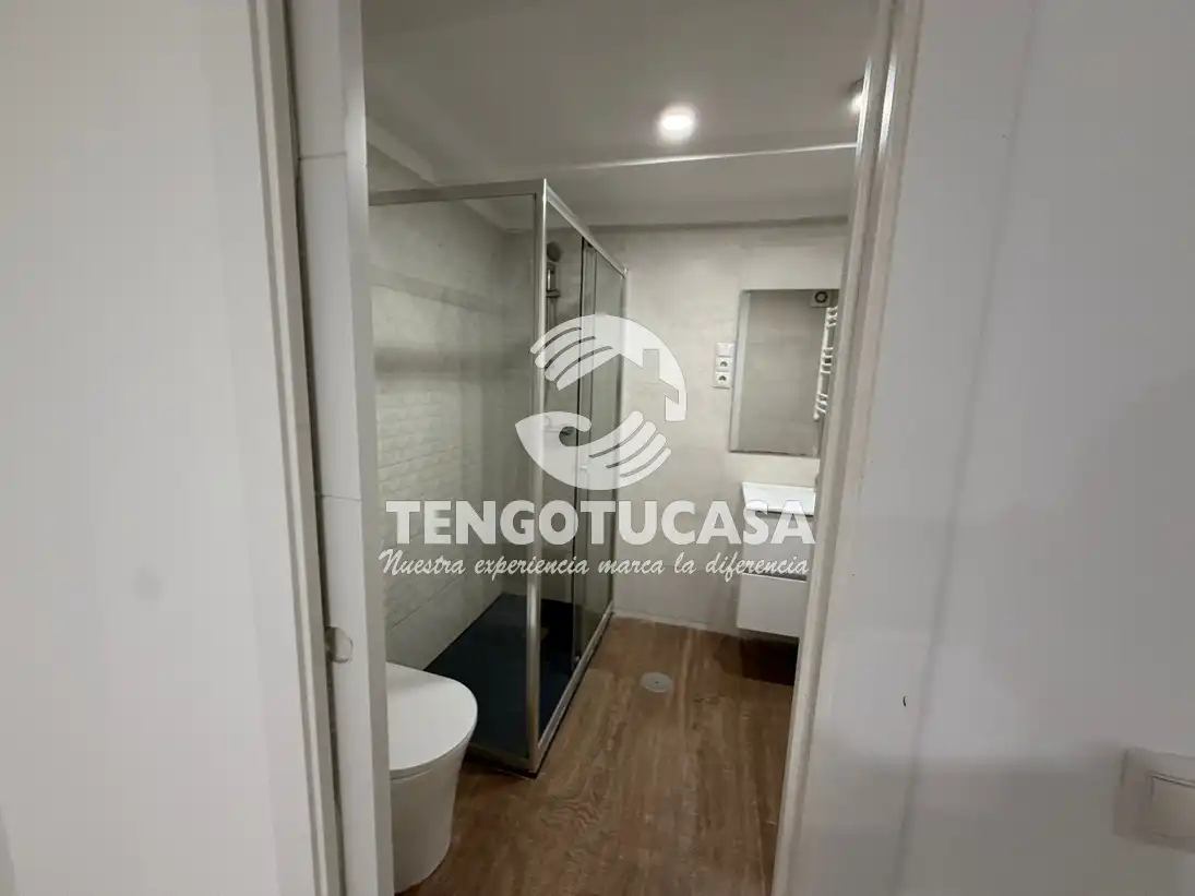 Baño de Piso de alquiler en Madrid con Calefacción, Horno y Lavadora