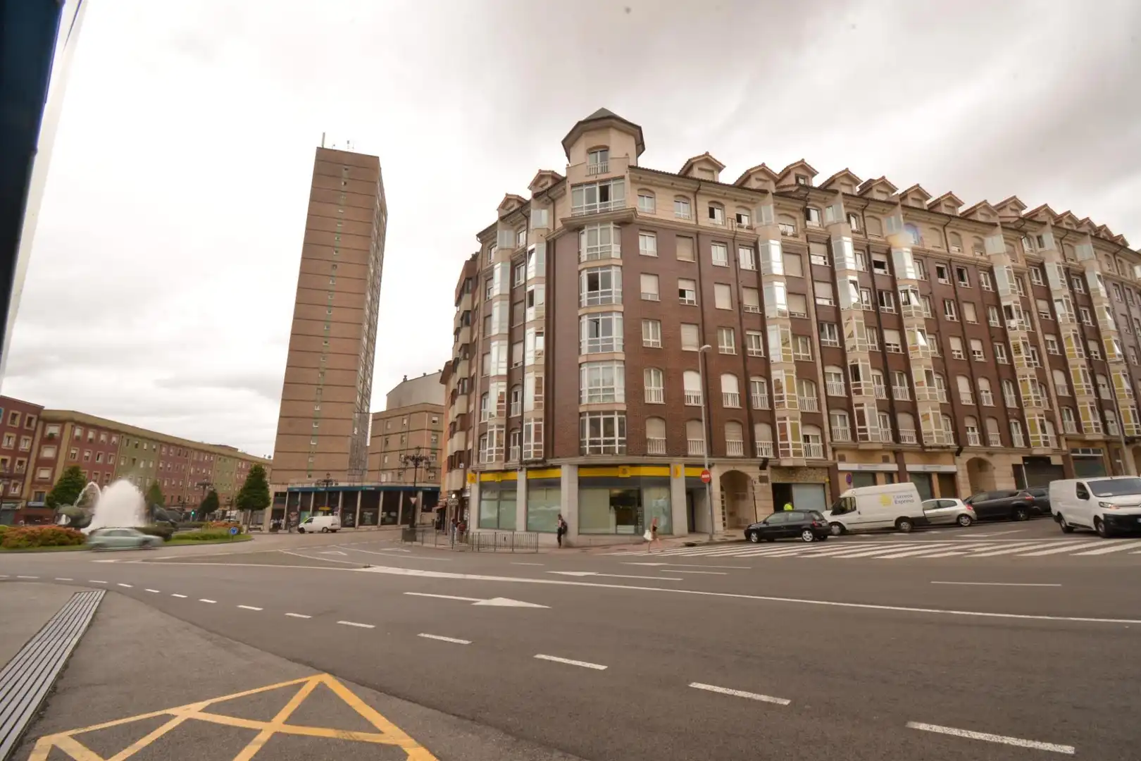 Vista exterior de Piso en venta en Oviedo  con Calefacción y Trastero