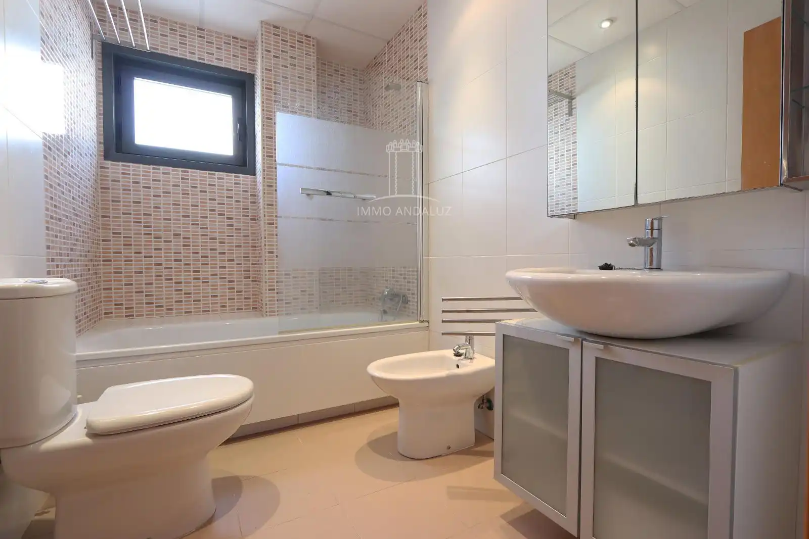 Badezimmer von Wohnung zum Verkauf in Conil de la Frontera mit Klimaanlage, Heizung und Terrasse