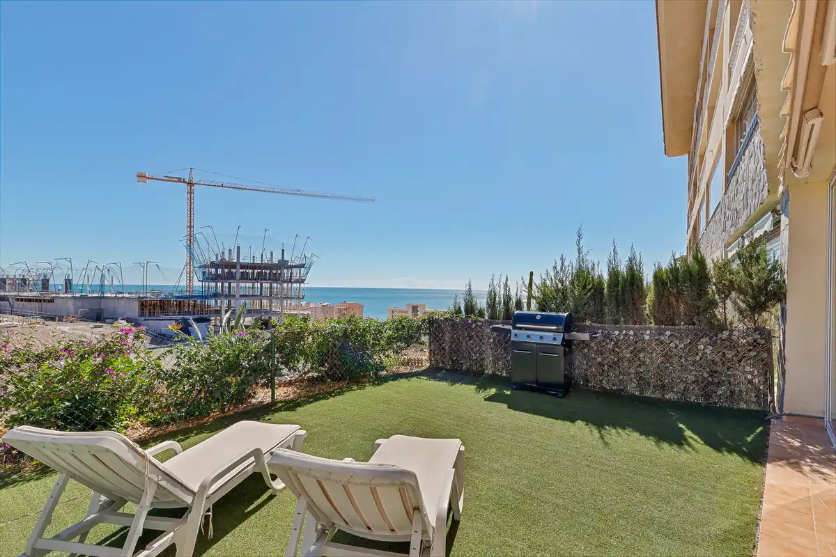 Terrasse von Wohnung zum Verkauf in Fuengirola mit Privatgarten, Internet und Gemeinschaftspool