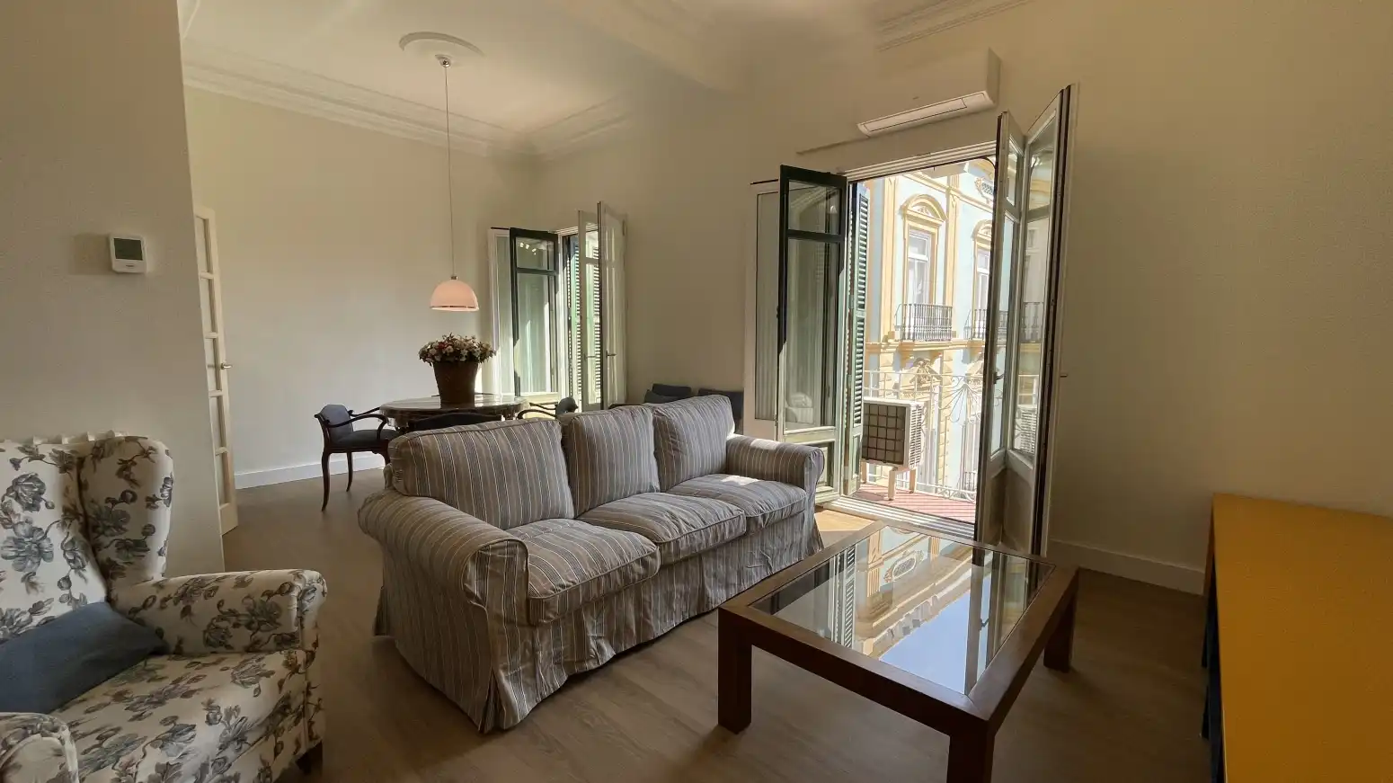 Living room of Flat for rent in Valencia  with Air Conditioner, Heating and Parquet flooring