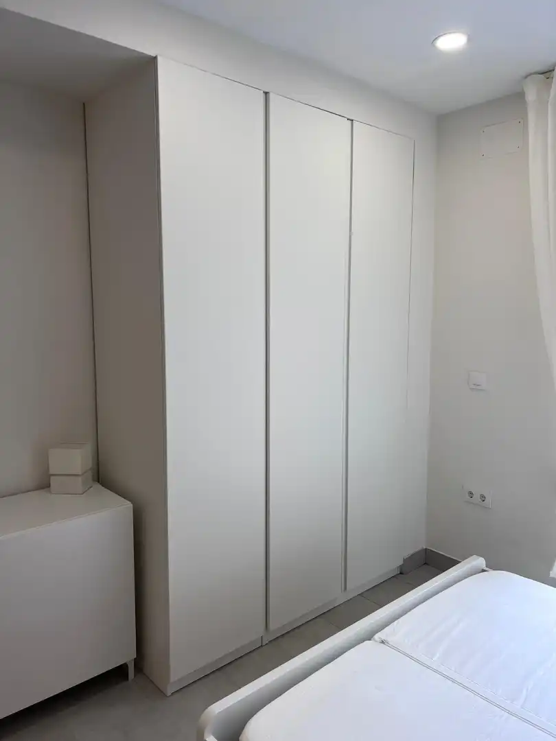 Dormitori de Estudi de lloguer en Sevilla amb Aire condicionat, Terrassa i Moblat