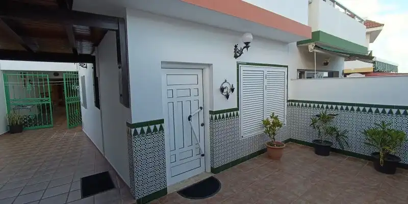 Casa adosada en venta en Telde con Terraza, Trastero y Amueblado
