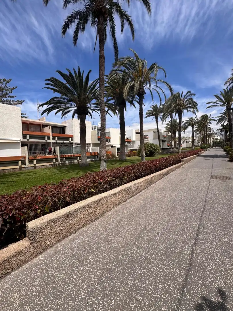 Vista exterior de Piso en venta en Arona con Jardín privado, Terraza y Amueblado