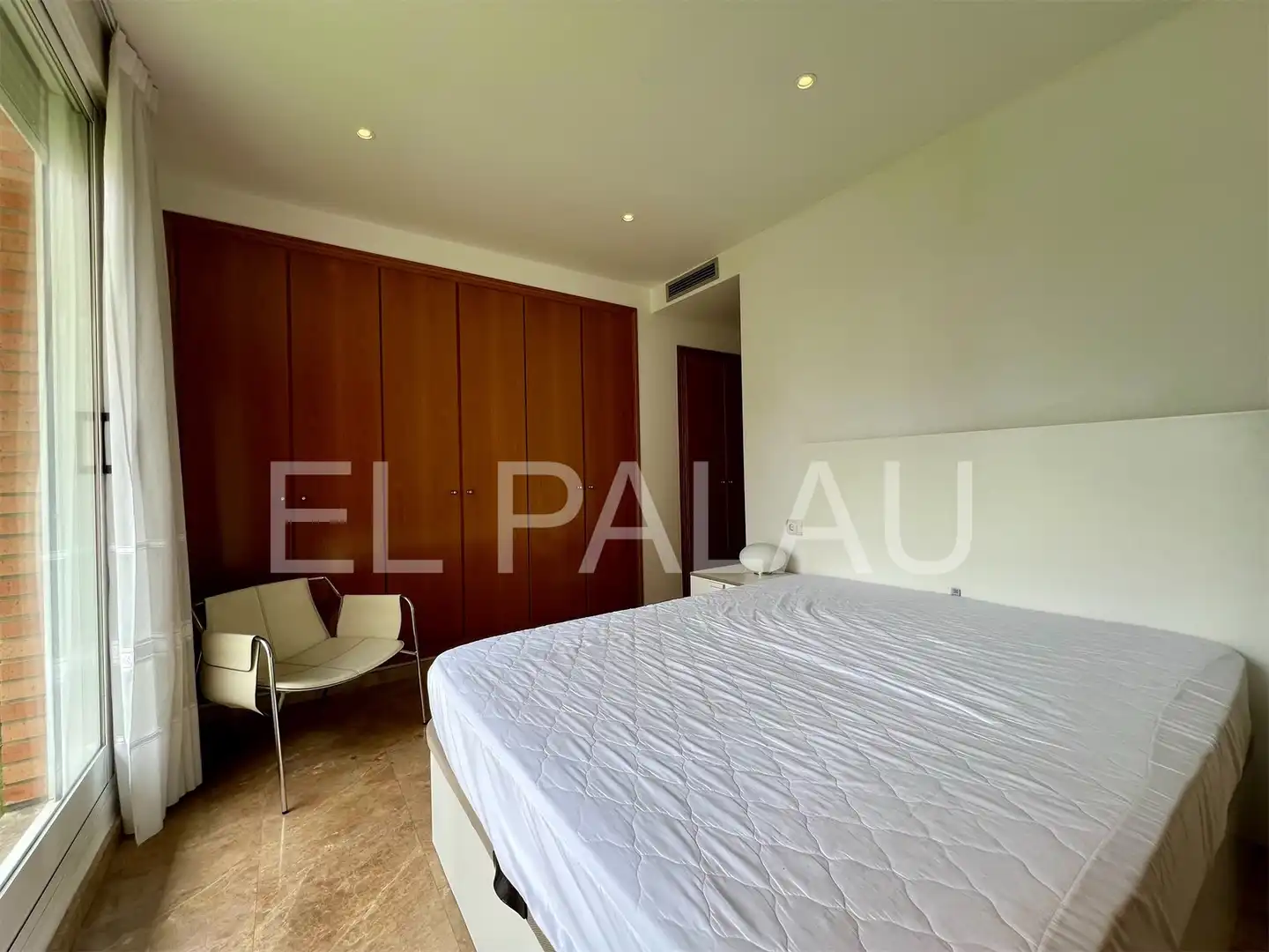 Habitación de Ático de alquiler en Valencia con Aire acondicionado, Terraza y Amueblado