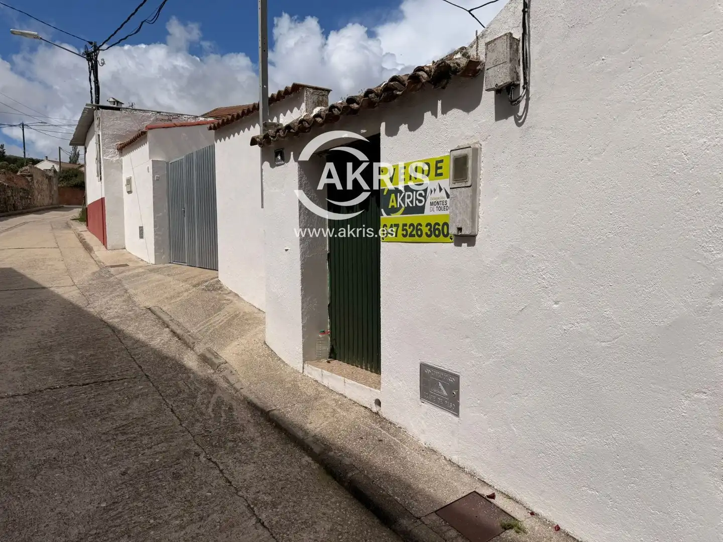 Exterior view of Houses for sale in San Pablo de los Montes