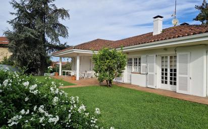 Jardí de Casa o xalet en venda en Torrelavega  amb Calefacció, Terrassa i Traster