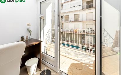 Bedroom of Flat for sale in  Granada Capital  with Terrace and Balcony