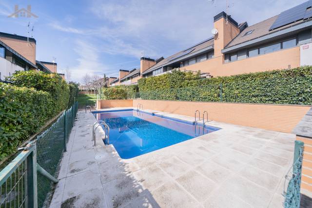 Casa adosada en Venta en Calle fresno en Villamantilla