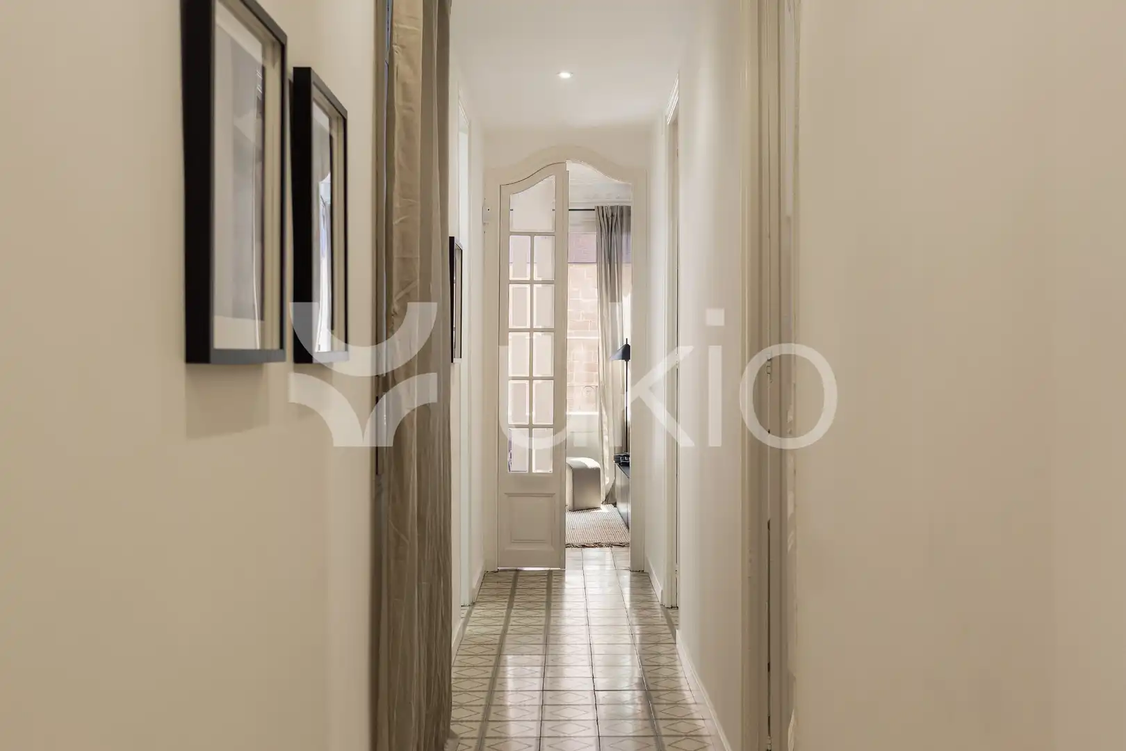 Apartamento con terraza en alquiler en Carrer de Viladomat, imagen 5