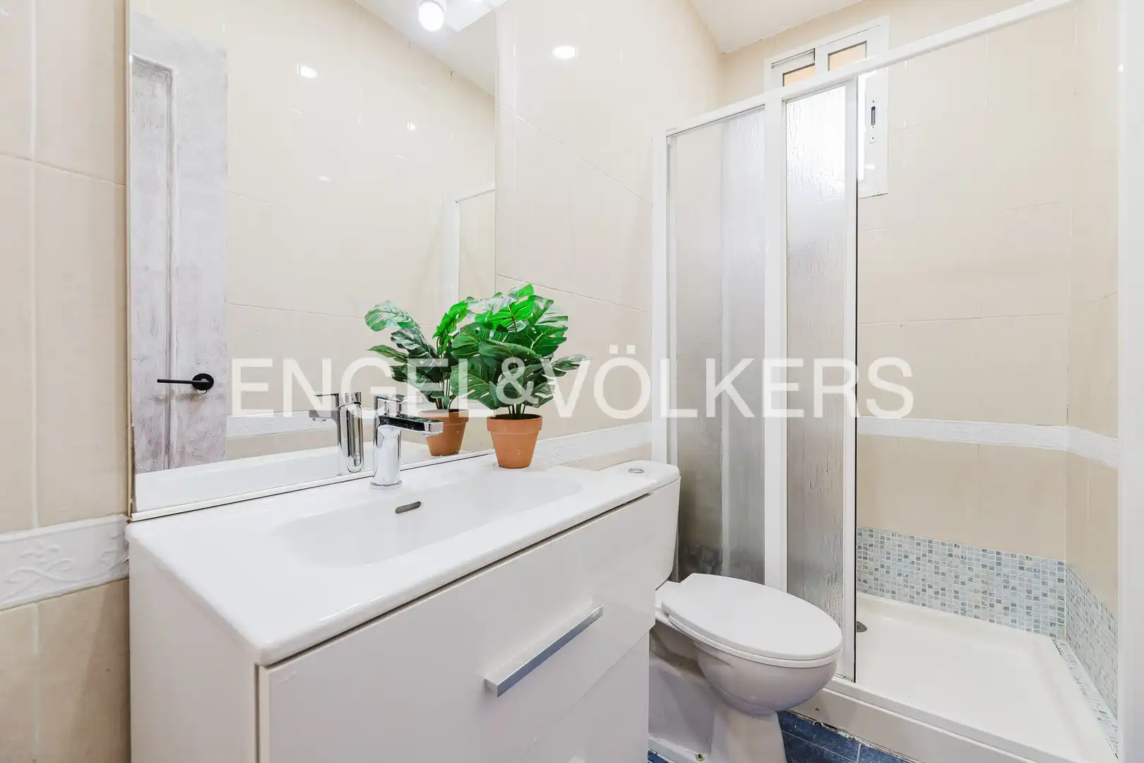 Baño de Piso de alquiler en Valencia con Aire acondicionado y Calefacción