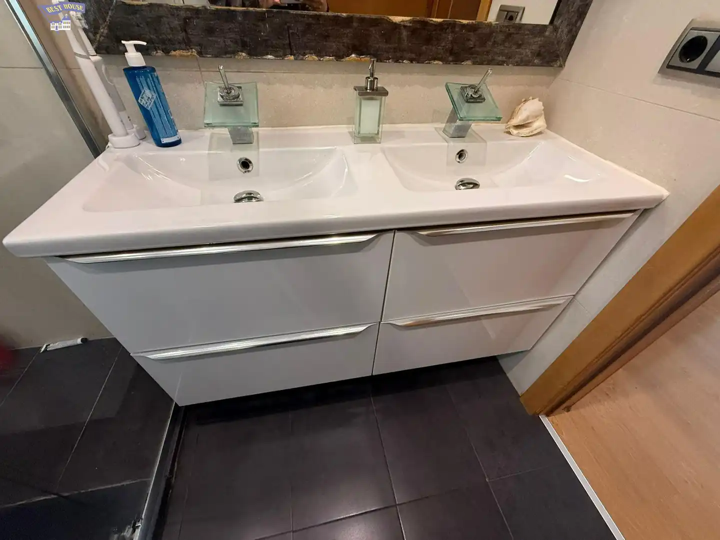 Baño de Casa o chalet en venta en Barberà del Vallès con Calefacción, Jardín privado y Parquet
