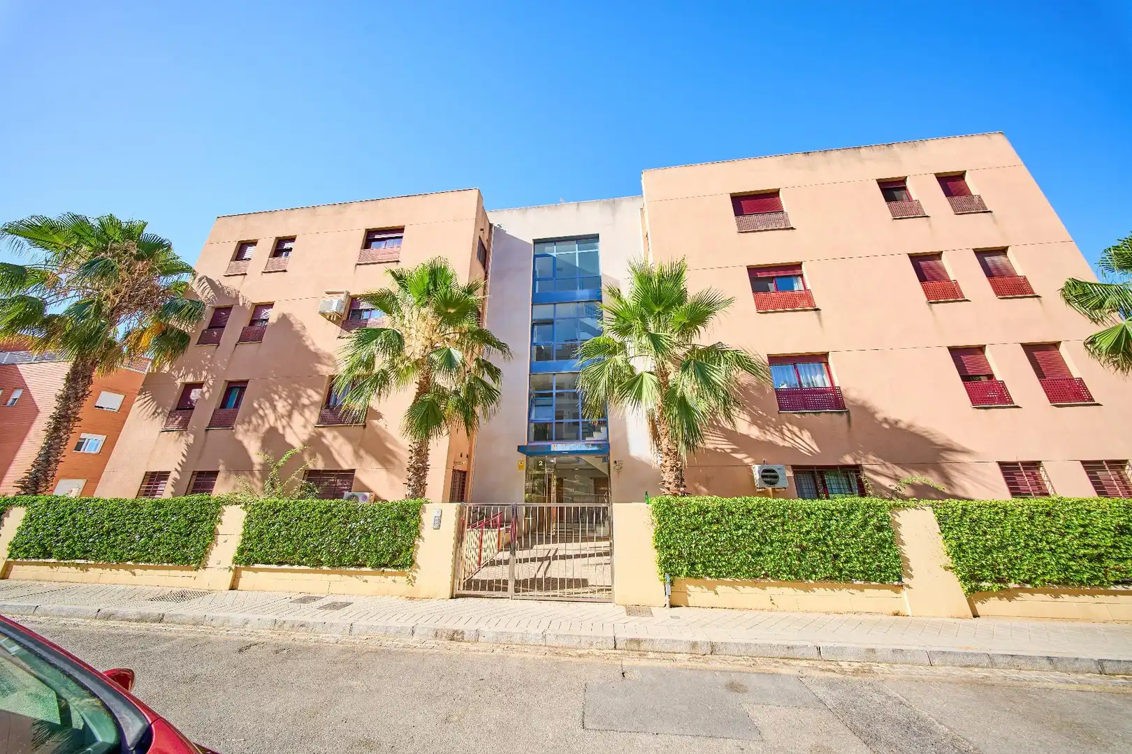 Vista exterior de Piso en venta en Granada con Aire acondicionado, Calefacción y Trastero
