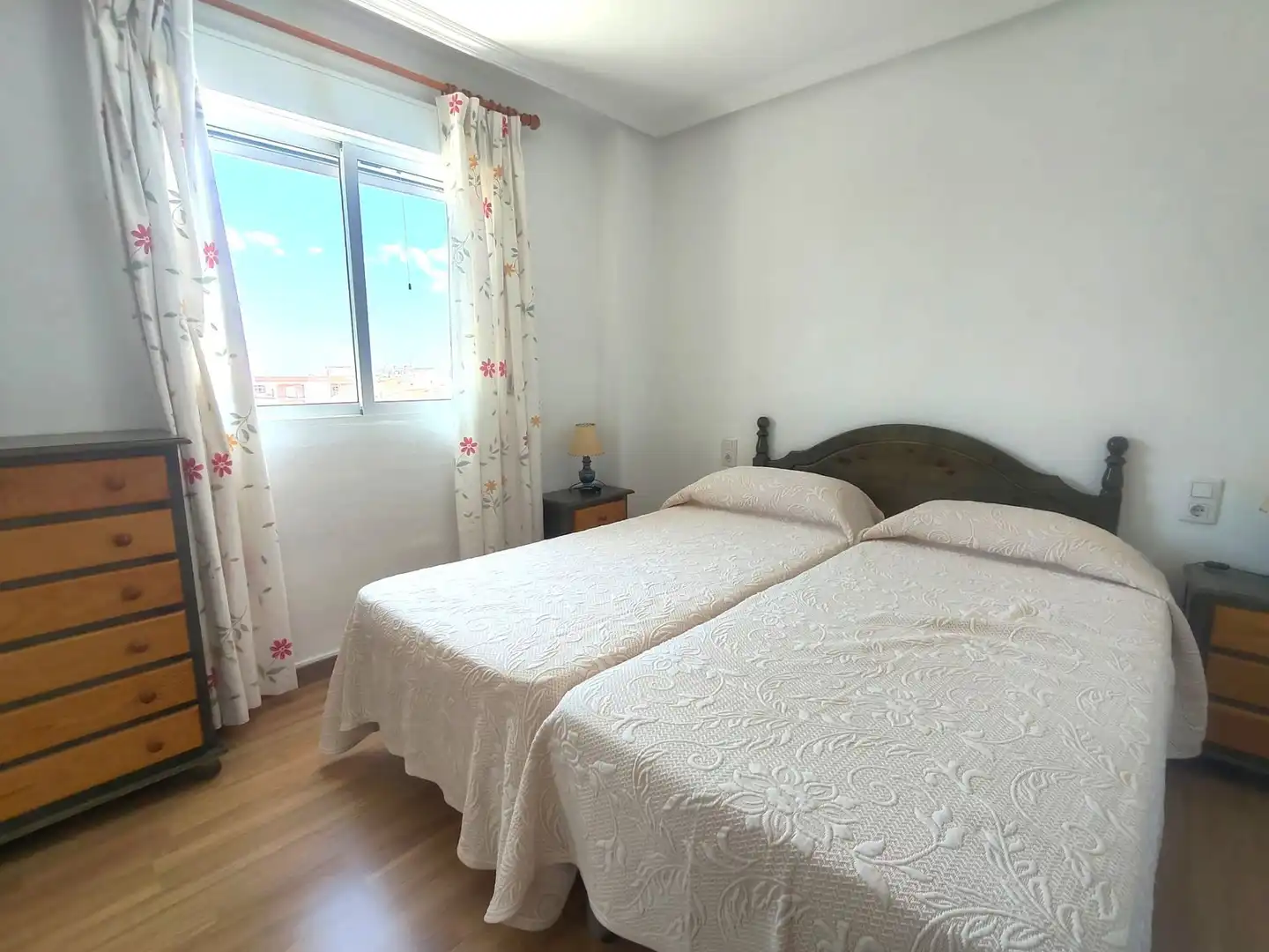 Dormitori de Apartament de lloguer en Santa Pola amb Aire condicionat, Calefacció i Terrassa