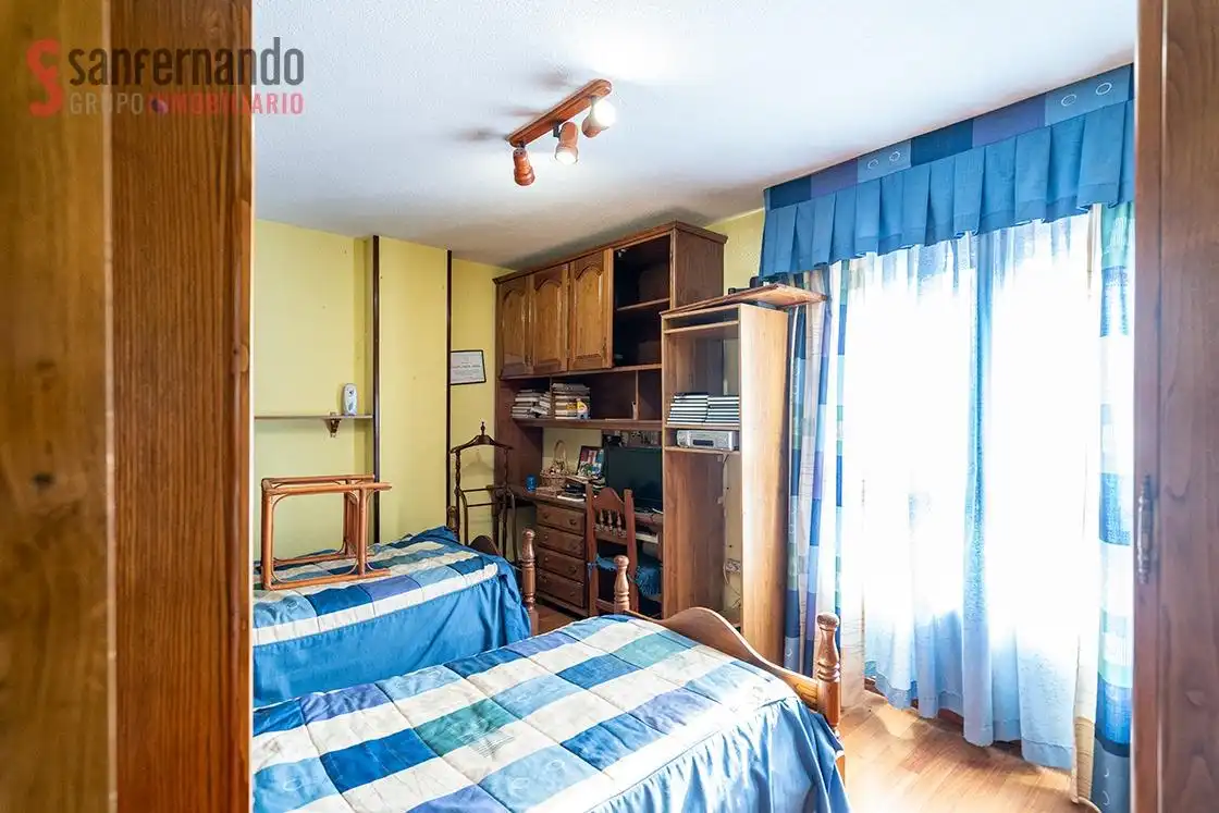 Schlafzimmer von Wohnung zum Verkauf in Cartes mit Heizung