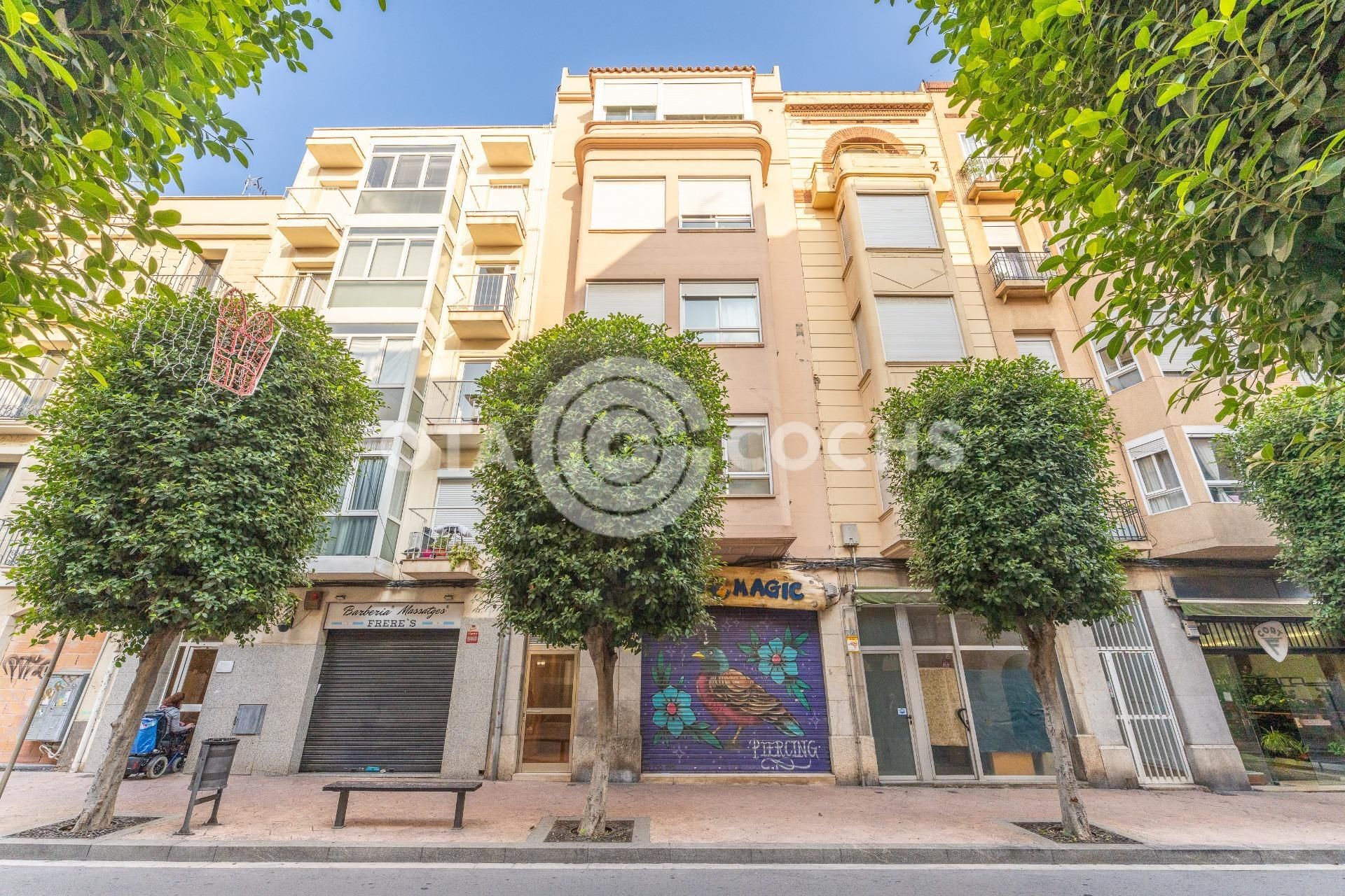 Vista exterior de Pis en venda en Reus amb Terrassa i Alarma
