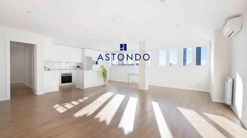 Piso de 3 dormitorios en alquiler totalmente reformado en urbanización privada con piscina y garaje. Barrio Castilla, Chamartin.