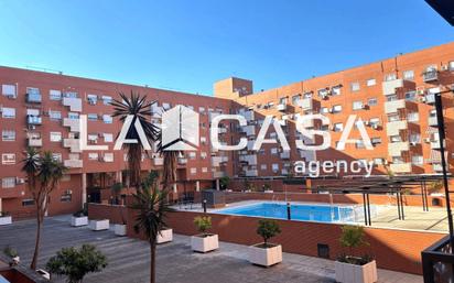 Exterior view of Flat for sale in  Sevilla Capital  with Swimming Pool