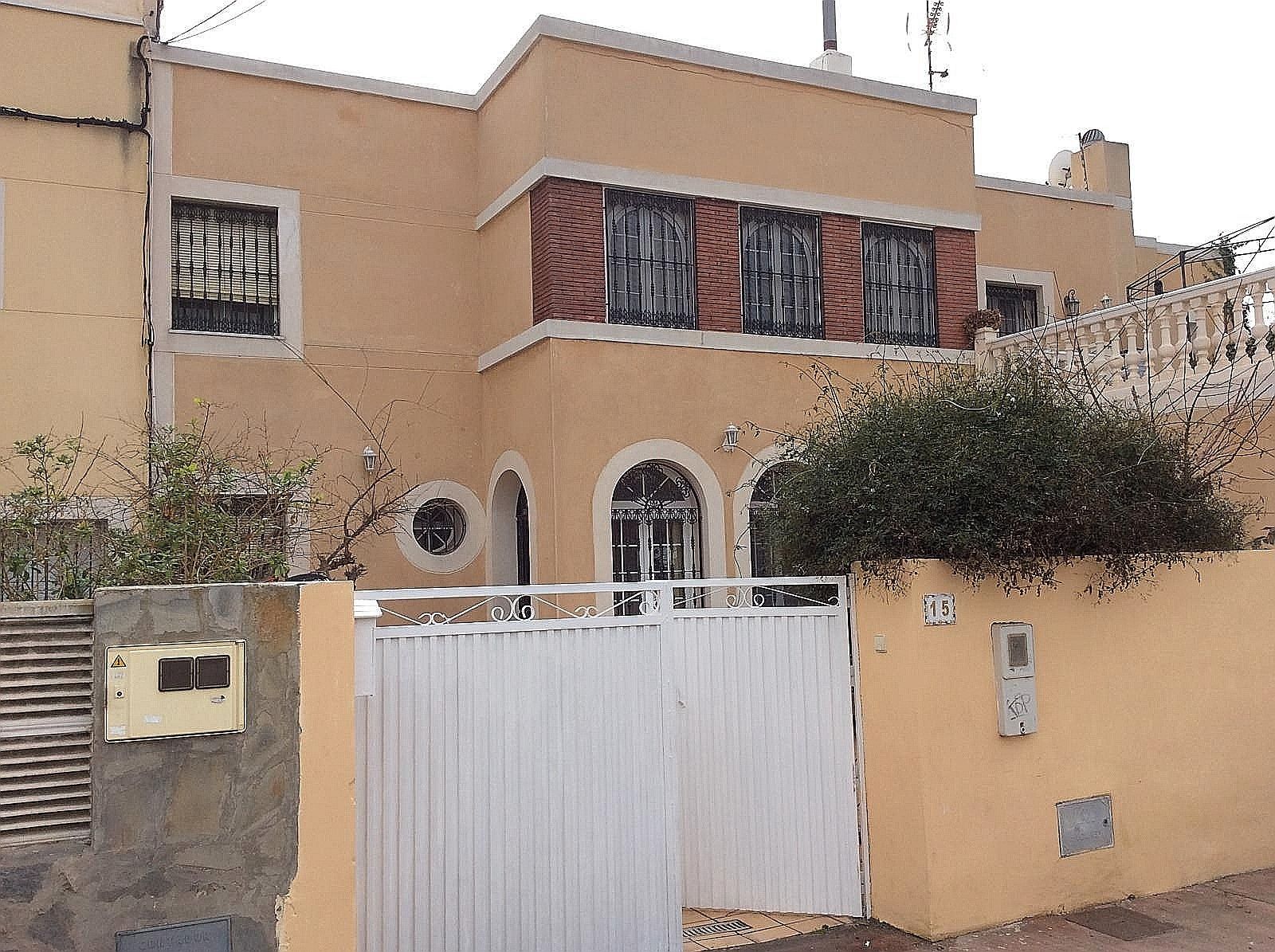 Exterior view of Single-family semi-detached to rent in  Almería Capital  with Private garden and Furnished