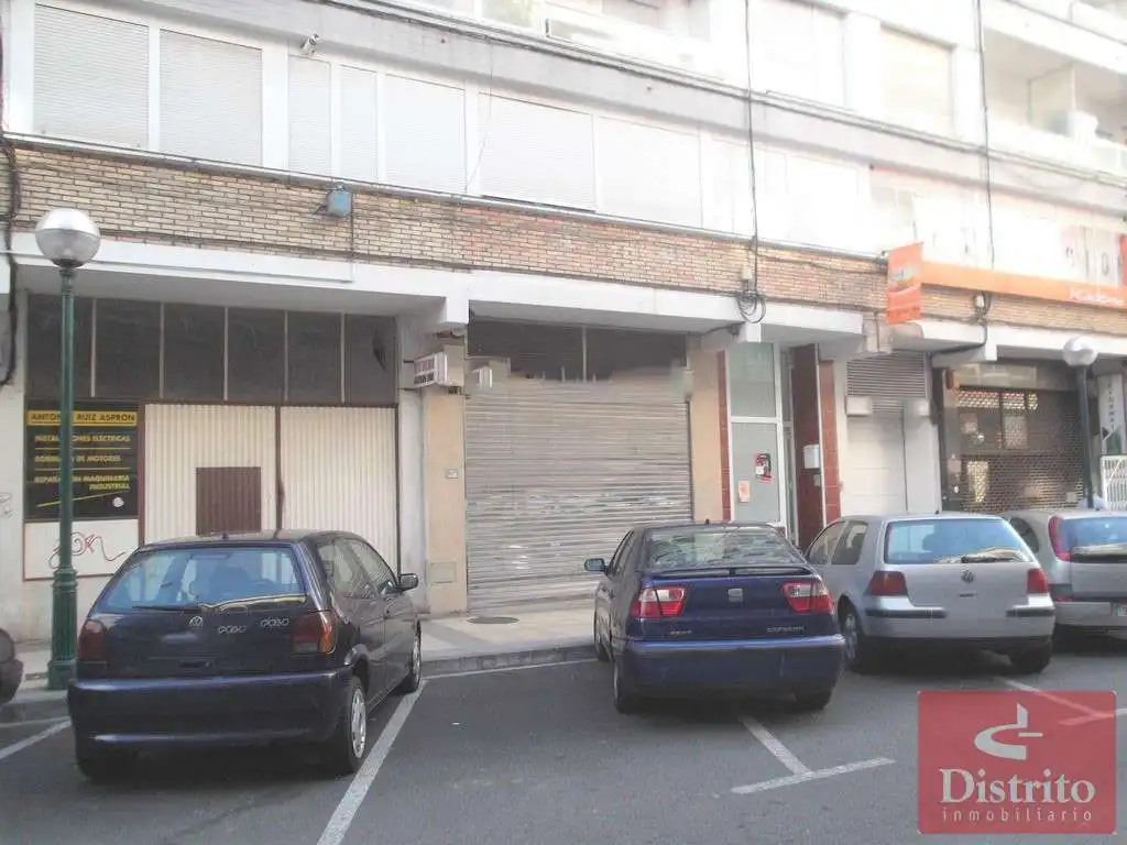 Locale commerciale in vendita a Torrelavega - calle félix apellaniz