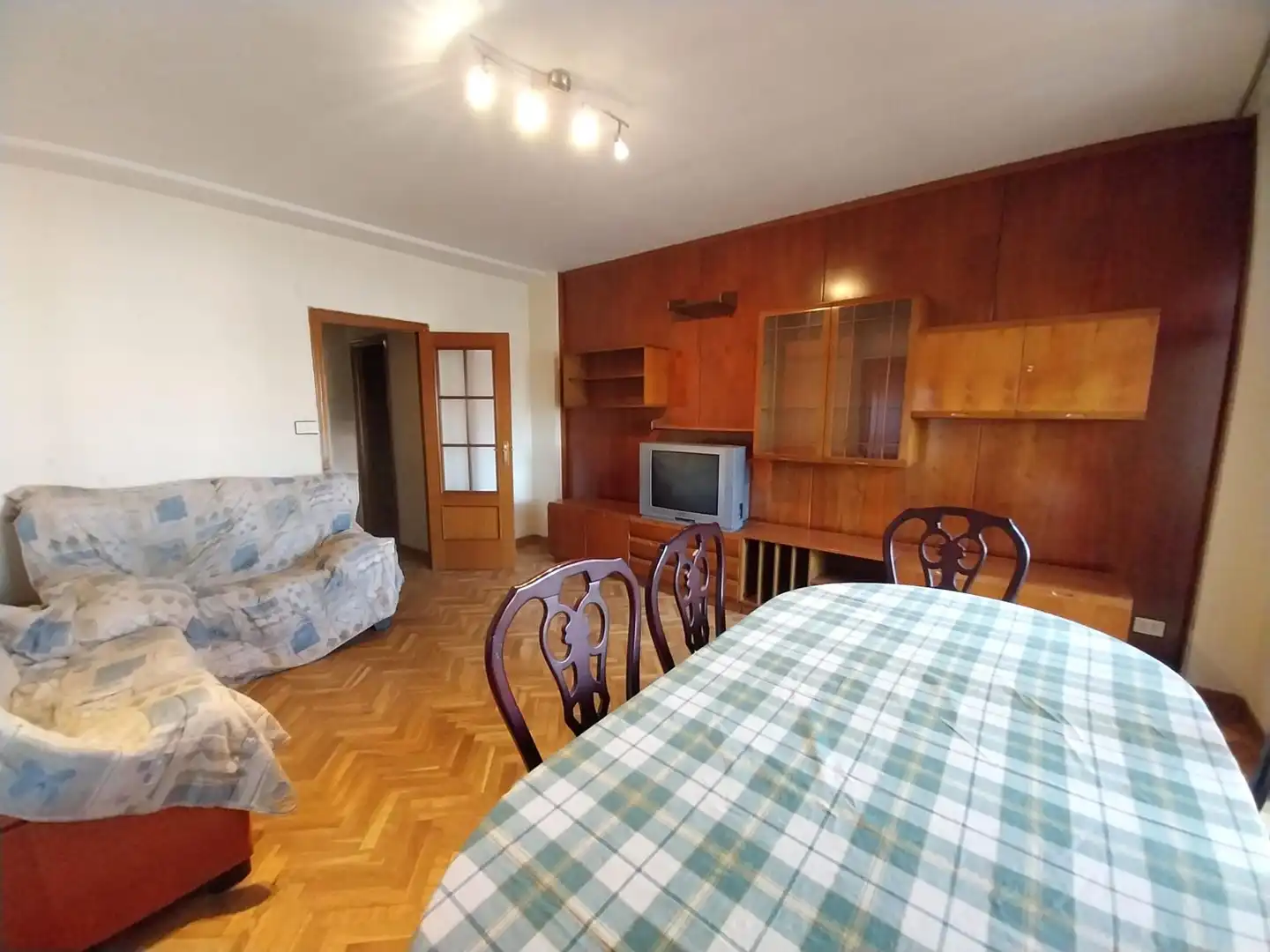 Sala de estar de Piso en venta en Valladolid con Calefacción, Parquet y Balcón