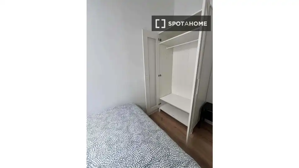 Schlafzimmer von Wohnung zur Miete in Madrid mit Klimaanlage, Heizung und Möbliert
