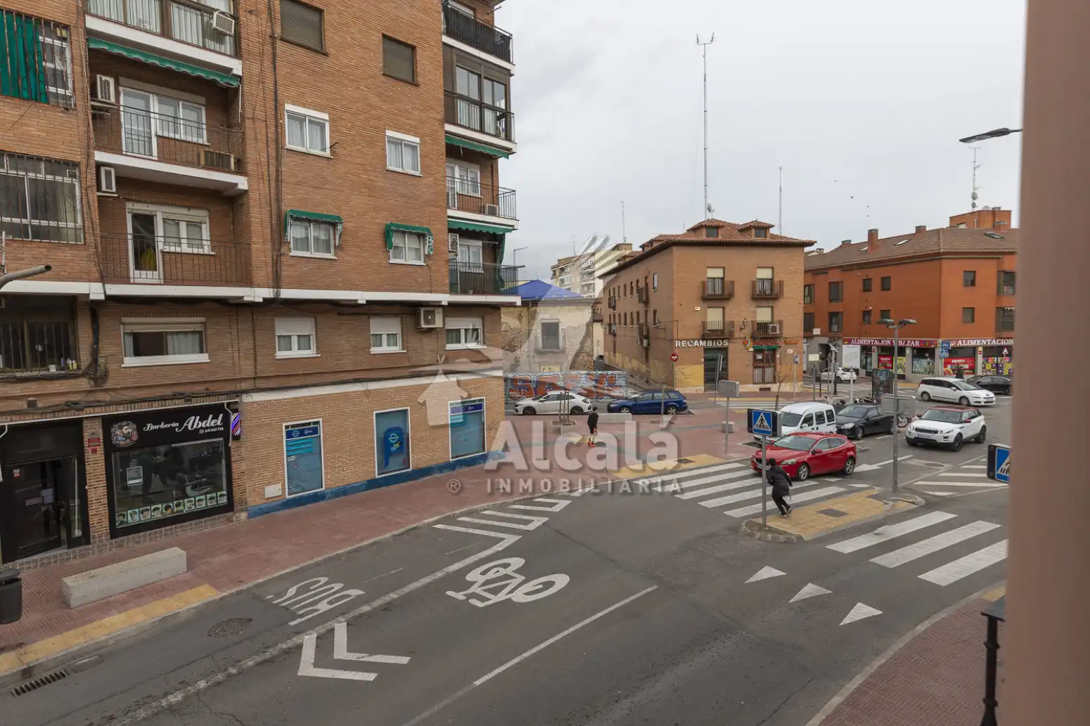 Vista exterior de Pis en venda en Alcalá de Henares amb Calefacció