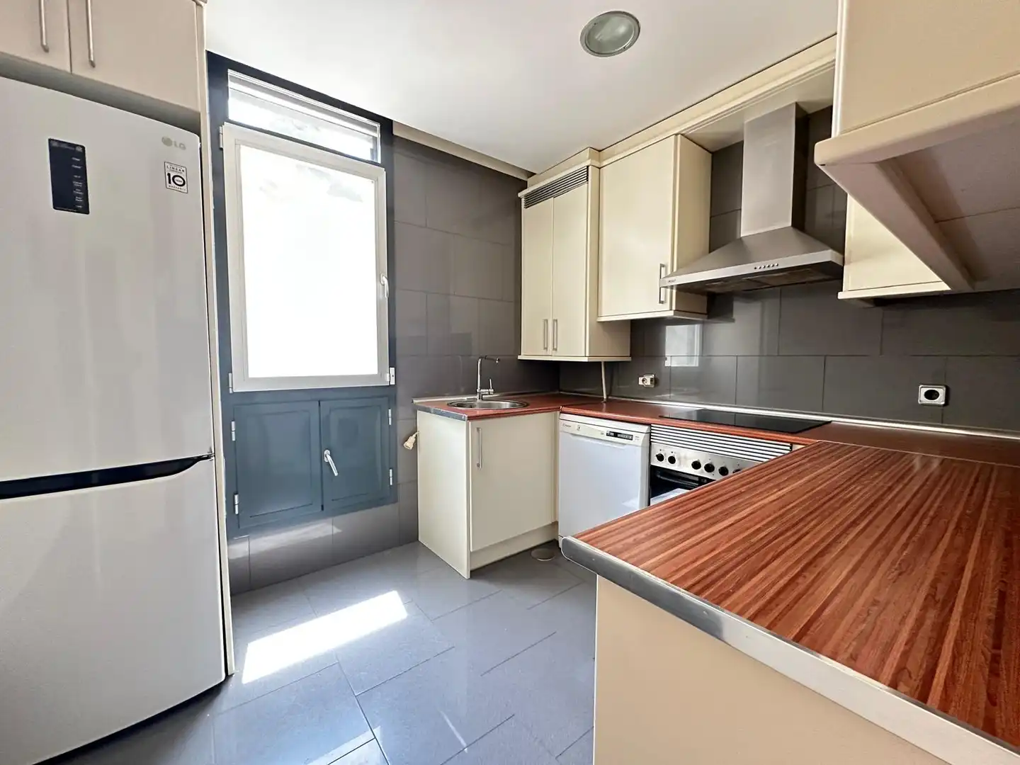 Cocina de Piso en venta en Torrelodones con Calefacción, Jardín privado y Terraza