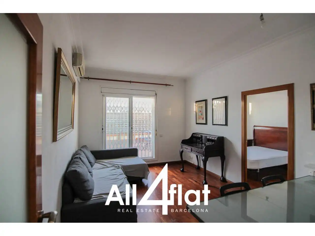 Schlafzimmer von Dachboden zur Miete in Barcelona mit Klimaanlage, Parkett und Terrasse