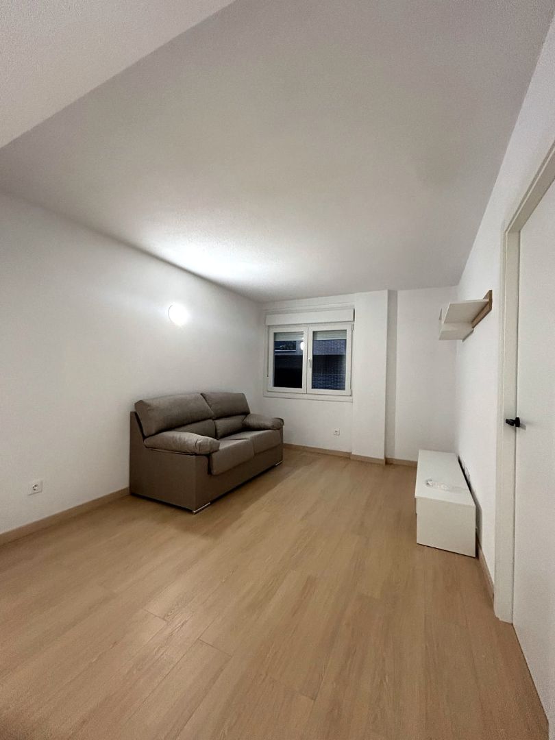 Sala de estar de Piso de alquiler en Camarena con Aire acondicionado, Amueblado y Horno