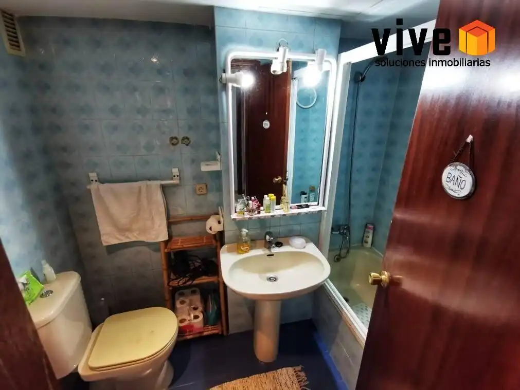 Bathroom of Flat for sale in Sevilla  with Air Conditioner and Terrace
