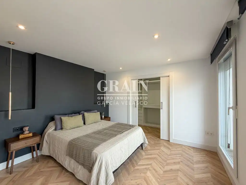 Schlafzimmer von Dachboden zur Miete in Albacete mit Heizung, Terrasse und Balkon